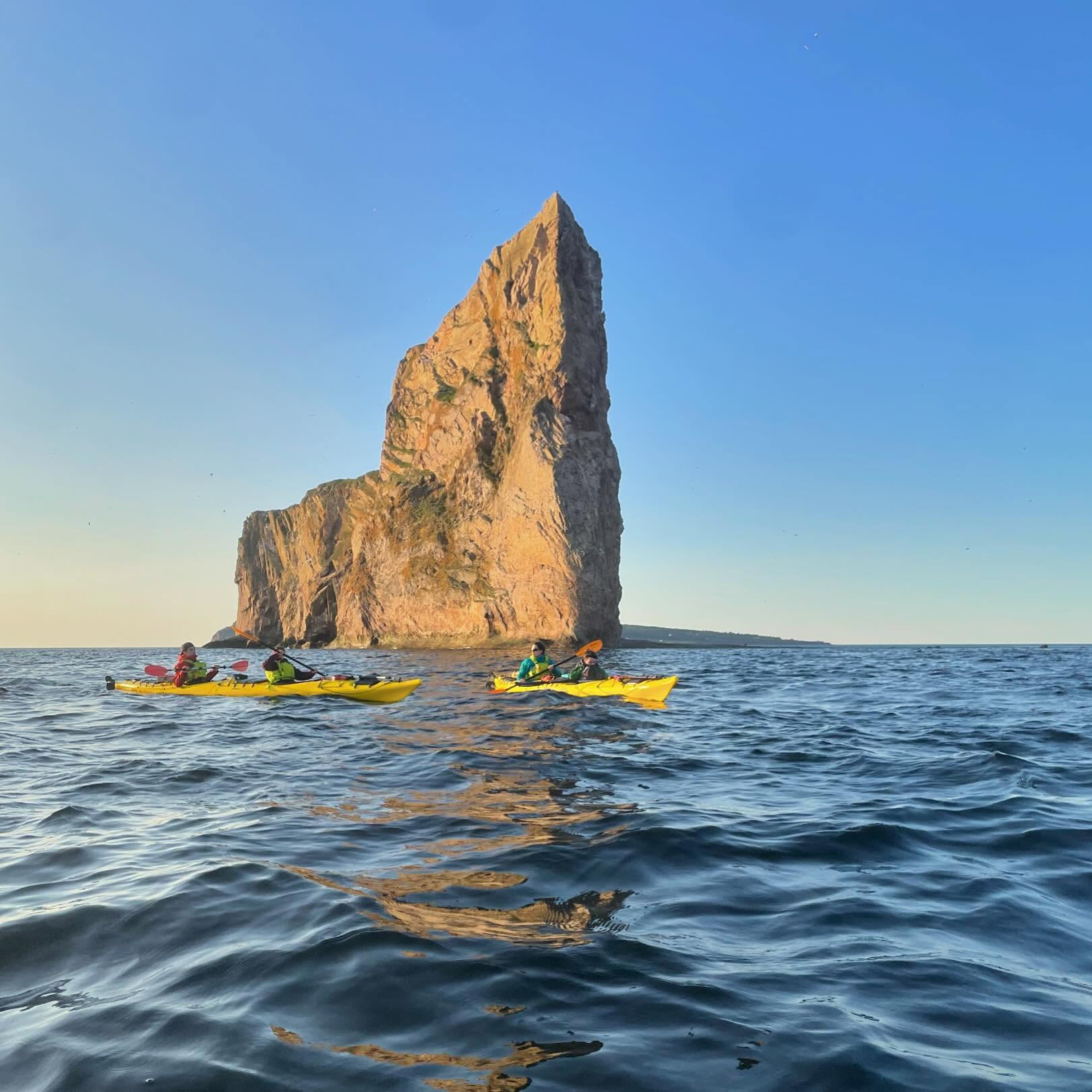 Conquête du Rocher Percé en kayak